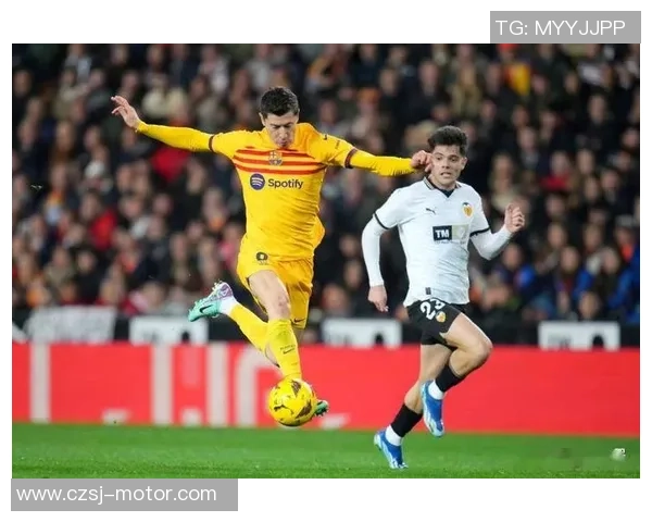 西甲焦点战皇马迎战瓦伦西亚双方争夺三分激战一触即发